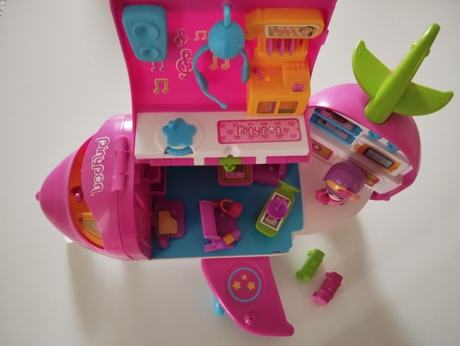 Pinypon party on the airplane64575347528833120