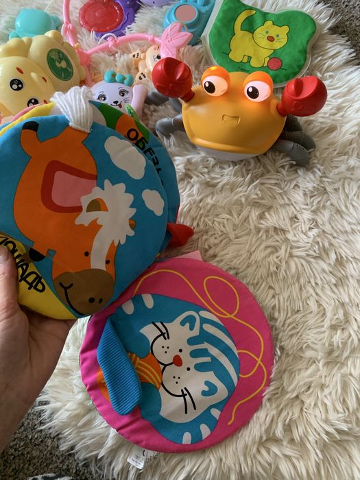 Лот іграшок для малюків