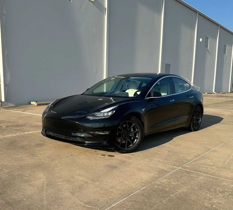 Tesla Model 3 Long Range      2019