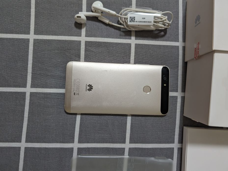 Телефон Huawei nova