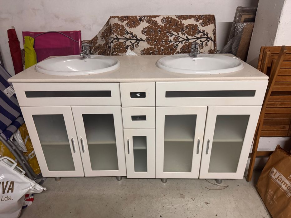 Móvel de casa de banho duas bacias marca Rocca com torneira