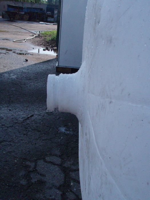 Фторопластовые (тефлоновые) емкости объемом 400л и 2000л