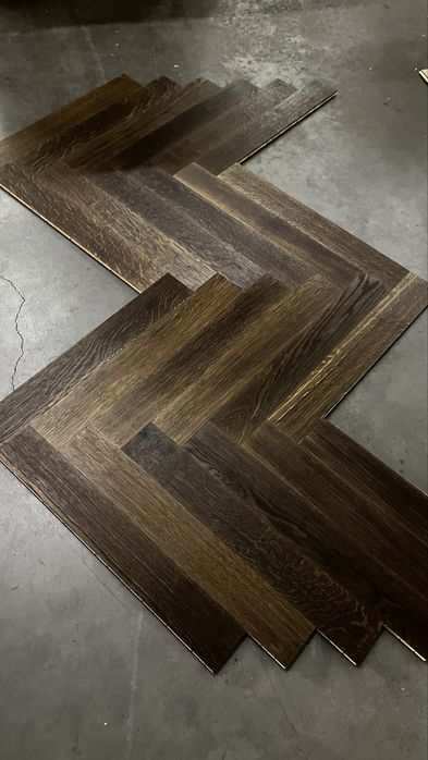 Parkiet dąb wędzony, lakierowany, jodełka