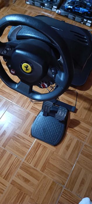 Volante + Pedais THRUSTMASTER T80 Ferrari com suporte