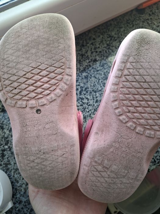 Віддам безкоштовно сандалі та крокси дитячі, р.29