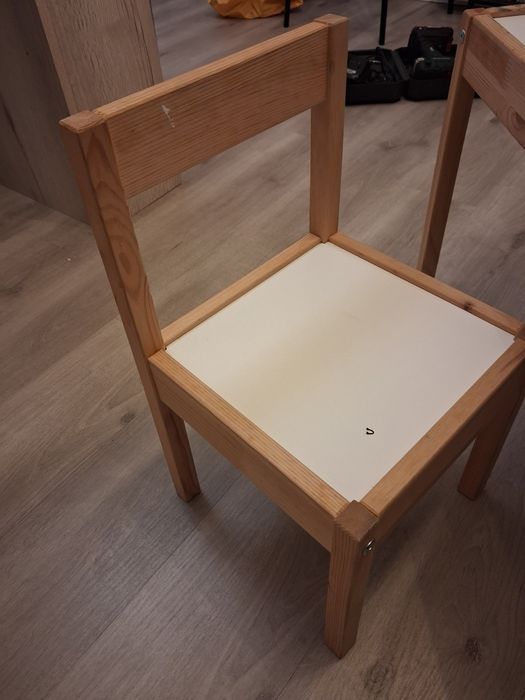 Mesa de criança ika em bom estado