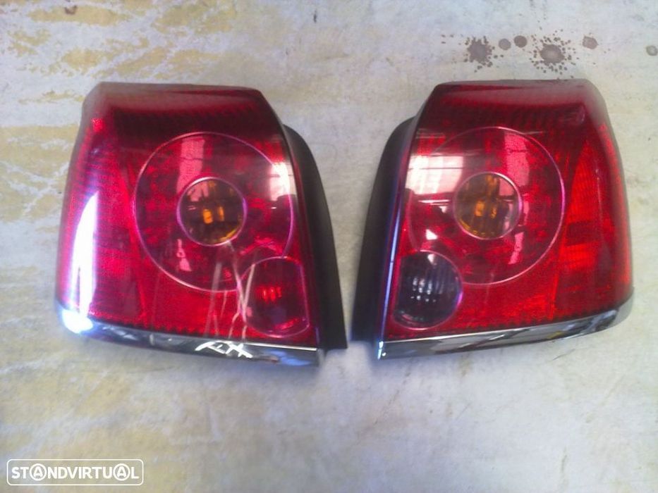 Farolins Toyota Avensis 2006 (4 PORTAS)