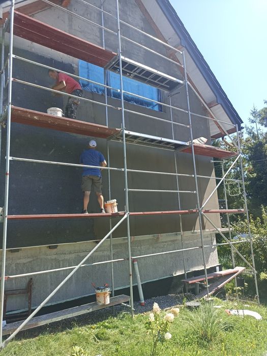 Malowanie elewacji . Tynk natryskowy