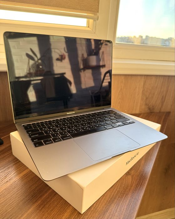 Продам  macbook air 2020 , 256gb