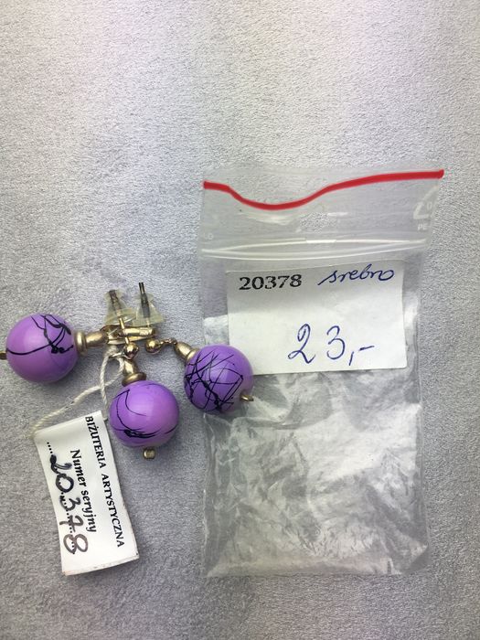 Komplet biżuterii - kolczyki plus zawieszka