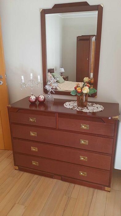 Mobilia de quarto de casal em mogno