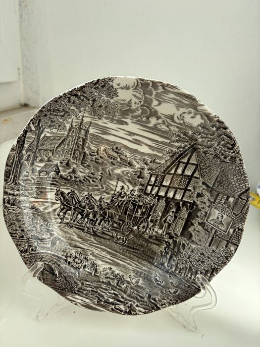 Enoch Wedgwood (Tunstall Ltd) Dickens Coaching Days display plate