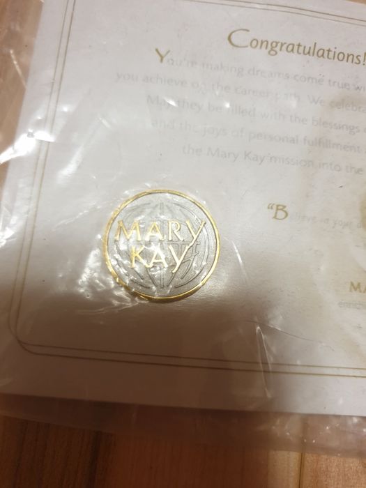 Значок Mari Kay новый.