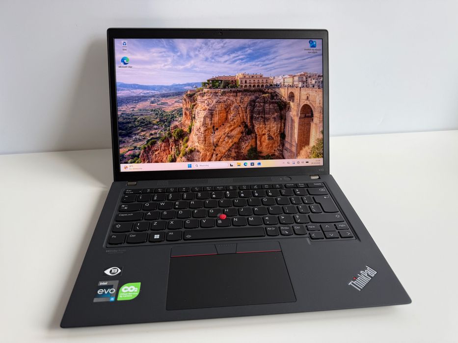 Lenovo ThinkPad X13  Gen 3 i5-1235U 16 RAM 256 NVMe FHD+ FV23%