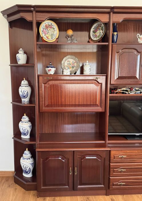 Móvel de sala de estar com cristaleira
