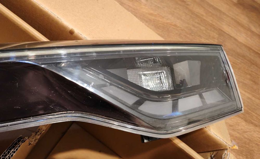Фара задняя средняя центральная. Honda ens1