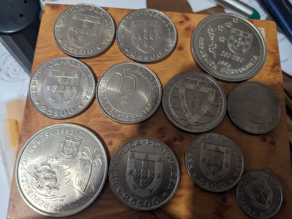 11 moedas comemorativas de escudos