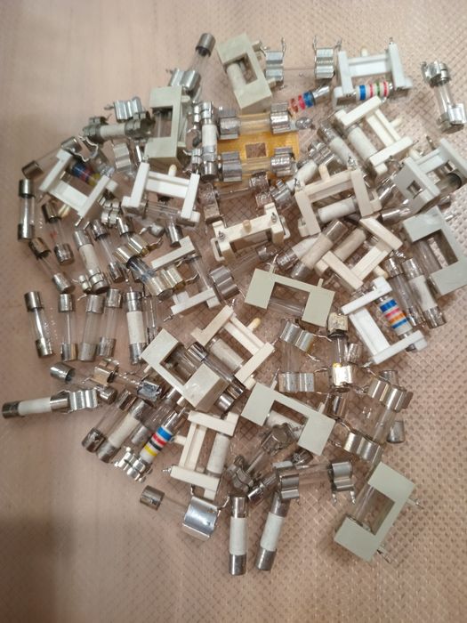 Радиатор аллюминевый . Предохранители с колодками