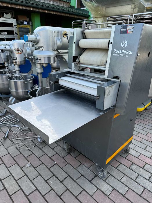 Закаточна машина Universum Круассаномат формовщик круасанів рогаликова