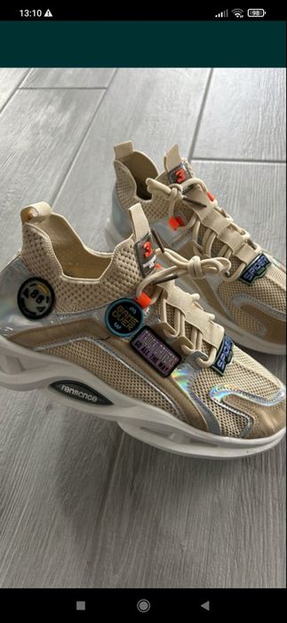 Продам кросівки осінь, літо