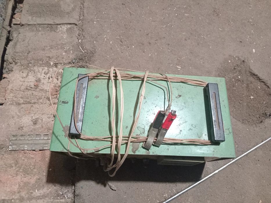 Зарядний пристрій