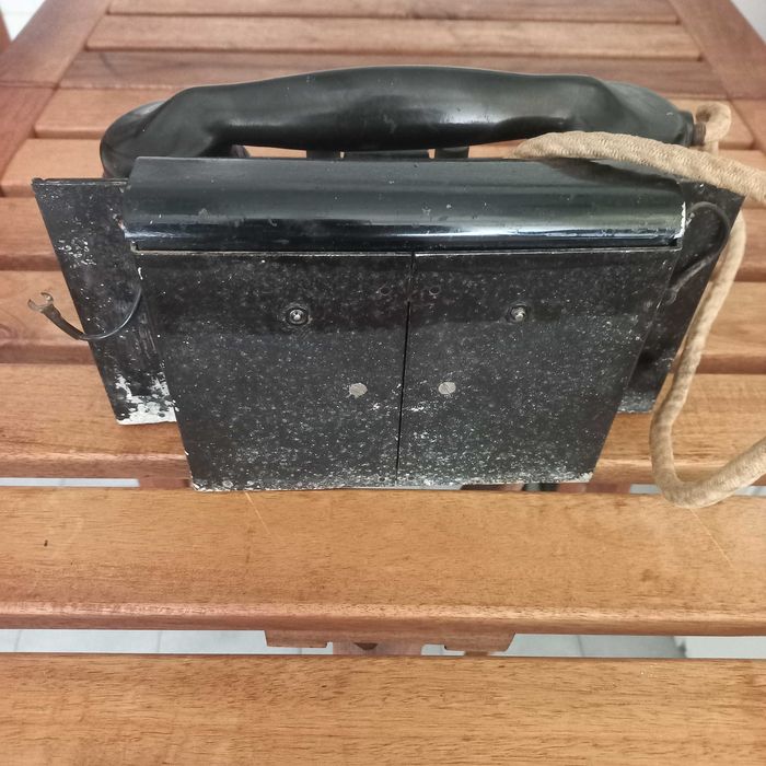 Telefone antigo em ferro