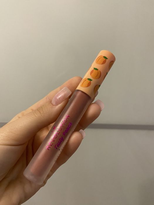 Pomadka w plynie revolution szminka