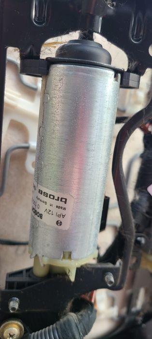 моторчик приводу сидіння ауді А4 в кузові Б6 Б7