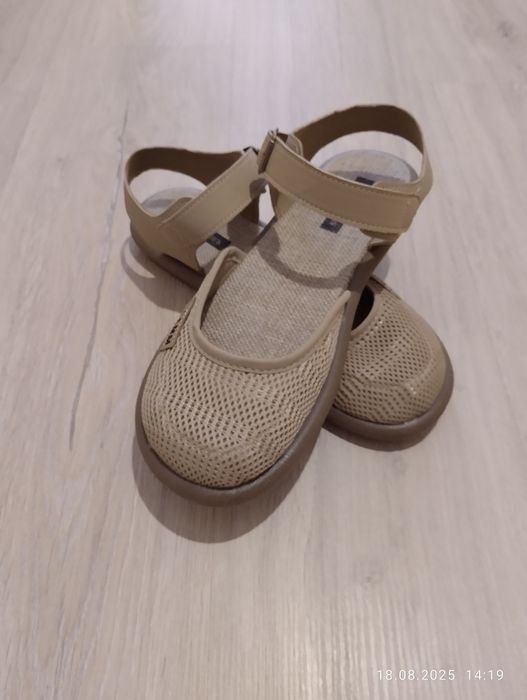 Сандалі жіночі р.40