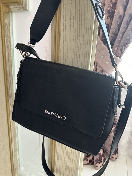 Продам сумочку Valentino