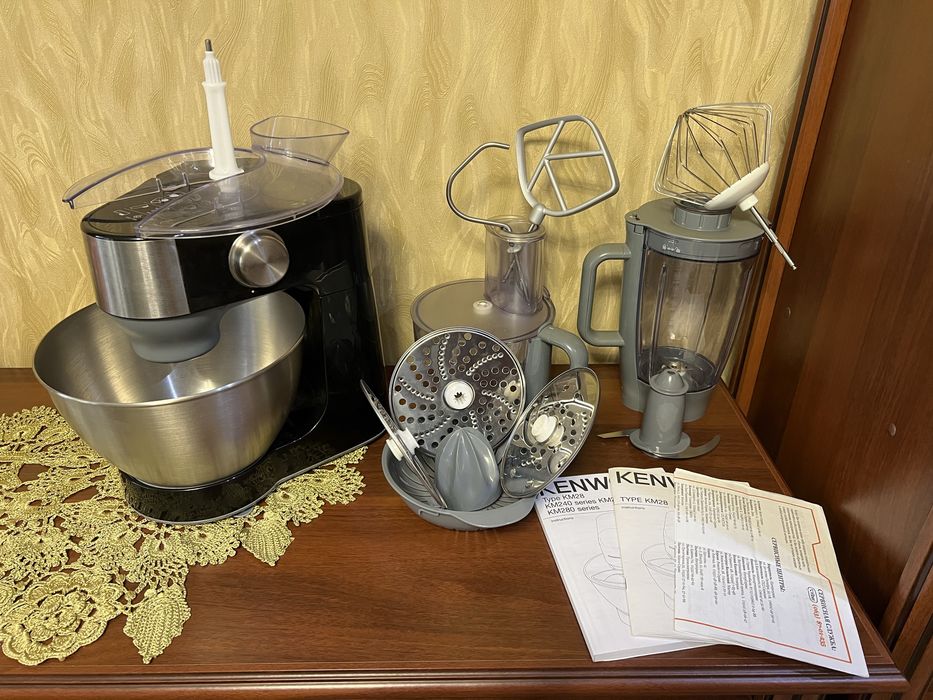 Продам кухонний комбайн Kenwood