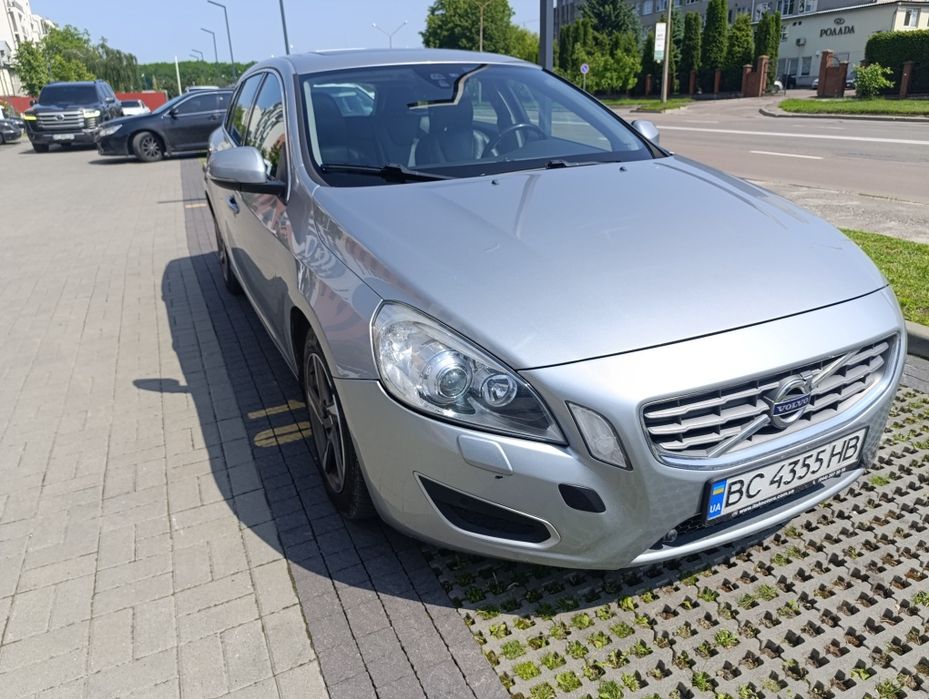 Продаж Volvo V60 2011p