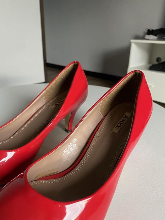 Czerwone lakierowane szpilki roz.38