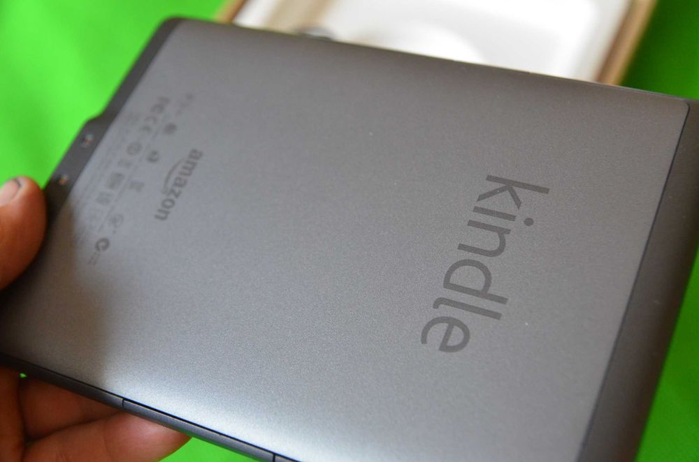 Електронна книга Kindle Читає всі формати книг + WiFi