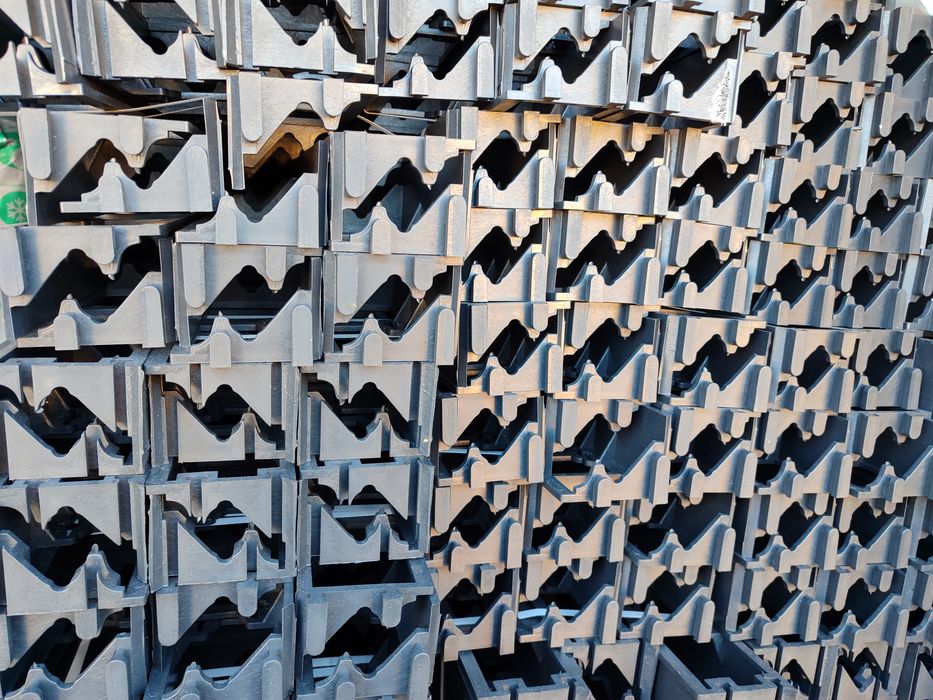 Пластиковий садовий бордюр.Бордюрна стрічка з кілочками. Екобордюр