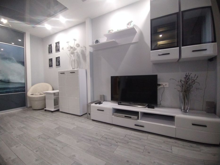 Продам 1- ком.кв-ру с кап.ремонтом,на Песках