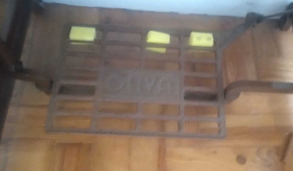 RESERVADO - Máquina de Costura,  OLIVA