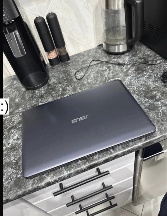 Laptop ASUS R543M – sprawny, idealny do codziennego użytku