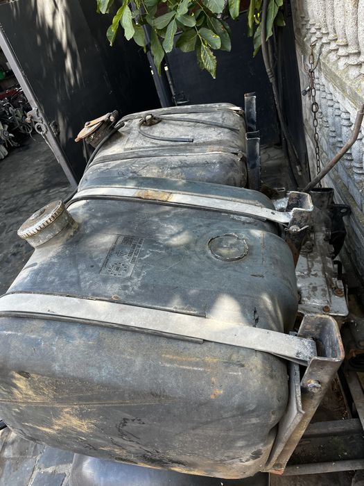 Бак 220 л. 100л. паливний бак бачок мерседес 8140 ман  даф рено на зіл