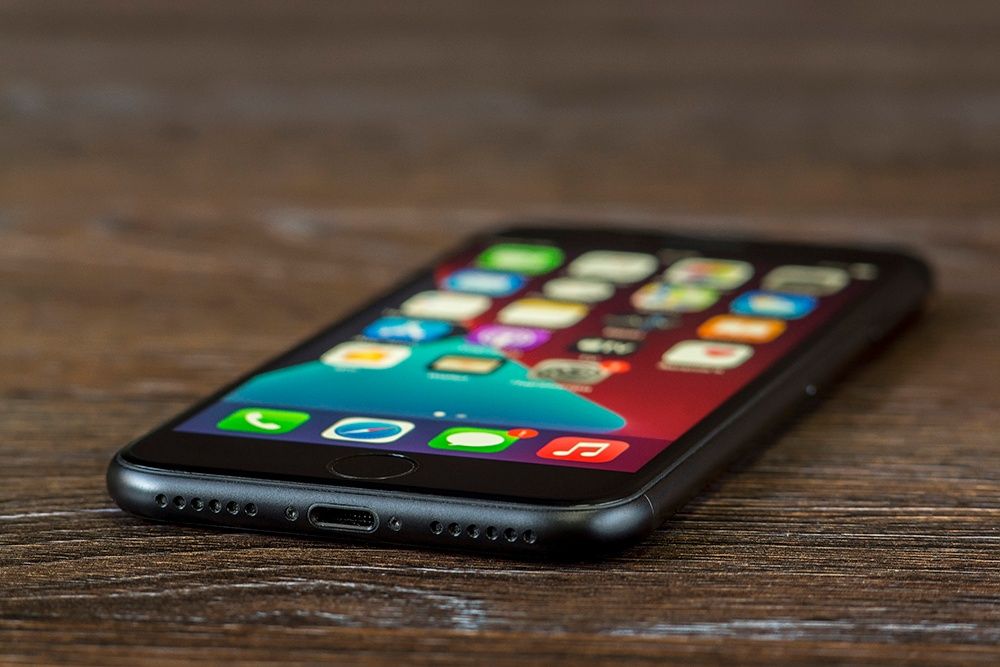 Apple iPhone SE 2020 64/128/256 gb Black White Red 150$