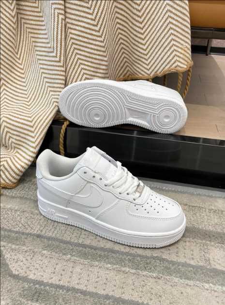 Białe trampki męskie NIKE, rozmiar 42