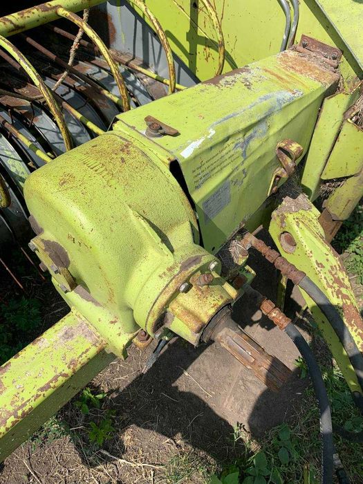 Прес підбирач рулонний Claas Rollant 44