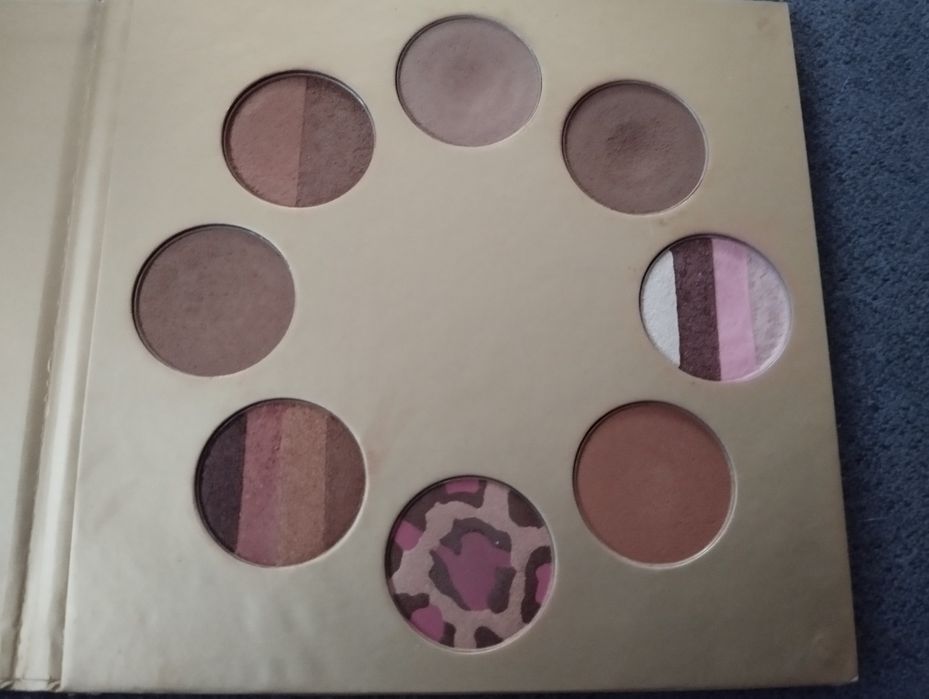 Paleta bronzerów REVOLUTION