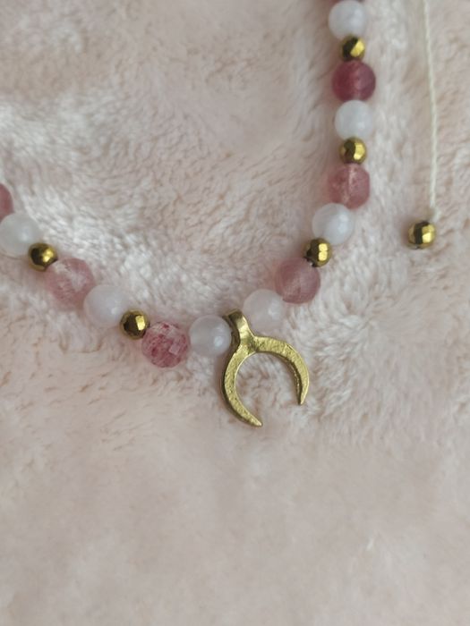 Delikatny naszyjnik różowy z zawieszką