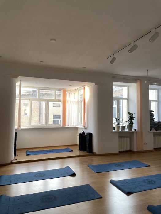 3 хв від метро Оренда світла студія зал погодинно центр йога танці