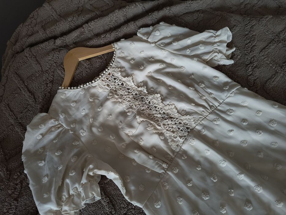 Biała sukienka w stylu boho