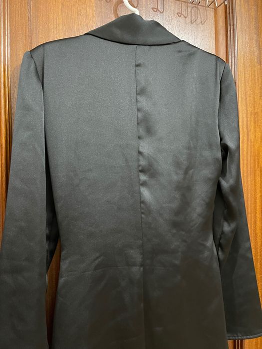 Vestido em cetim preto