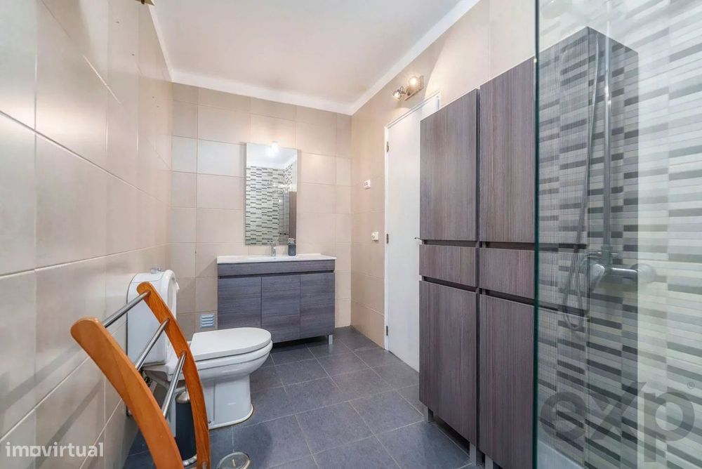 Moradia T2+1 com quintal e terraços com vista mar em Olhão, junto à Ri