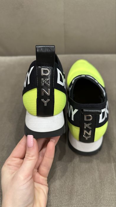 Кросівки жіночі DKNY