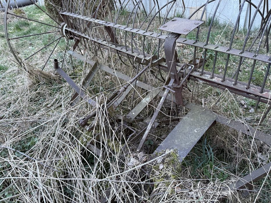 Zgrabiarka do siana przerobiona na wersje do traktora PRL